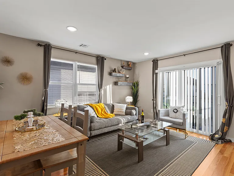 751 Seaport Dr #2 — Photo 8