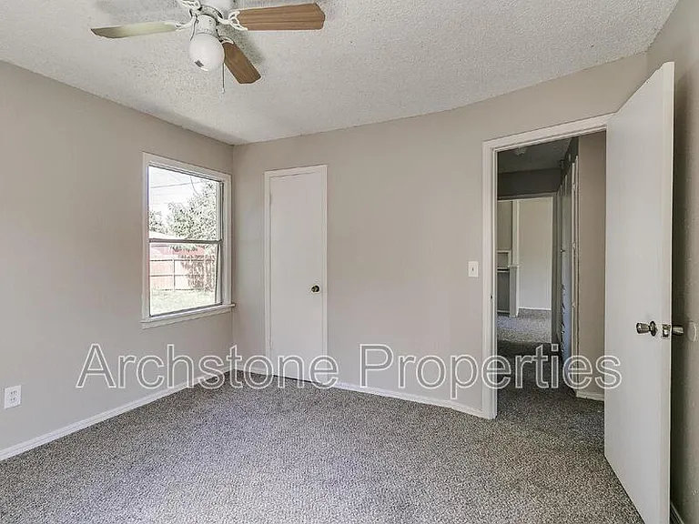 2305 Mustang St — Photo 22