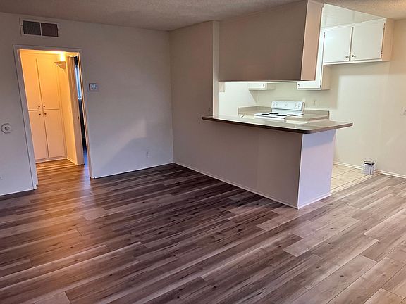 3rd image of 18536 Burbank Blvd APT 111