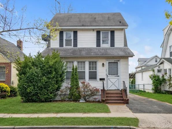 25 N 12th Street, New Hyde Park, NY 11040
