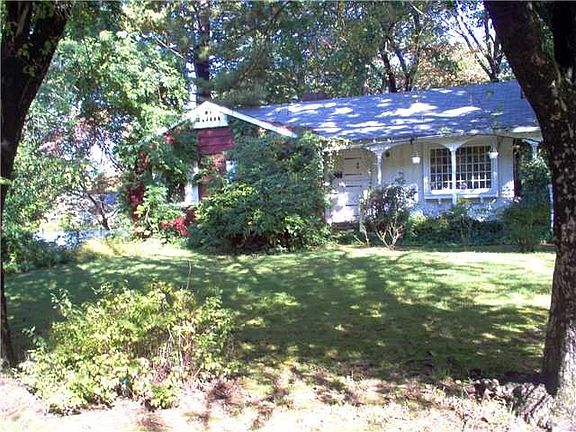 3rd image of 6 Willow Pl