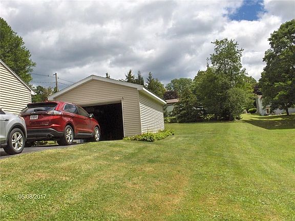 2nd image of 363 Lynnhaven Dr