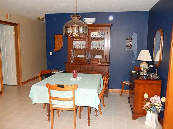 4th image of 925 E Wildflower Dr