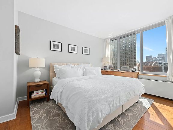 4th image of 225 W 60th St APT 15B
