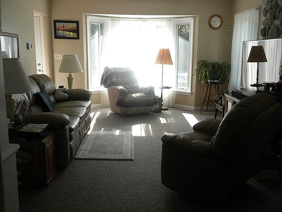 4th image of 501 Leggat St