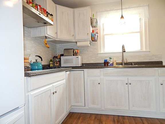 3rd image of 272 S Catherine St