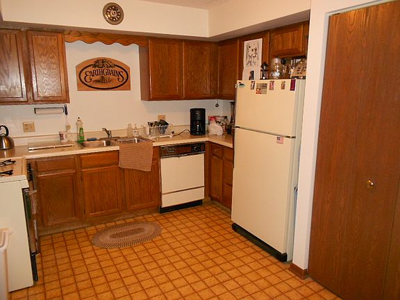 3rd image of 1042 Manchester Ct