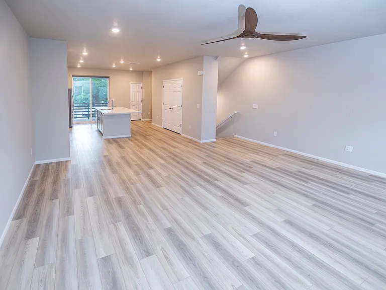 5677 Vivian St — Photo 8