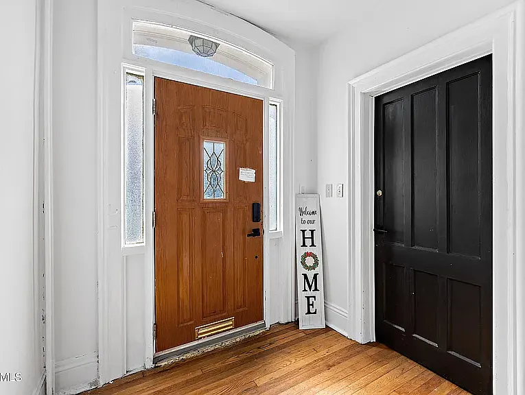 2 bed, 1000 sqft, $1,600 — Photo 1
