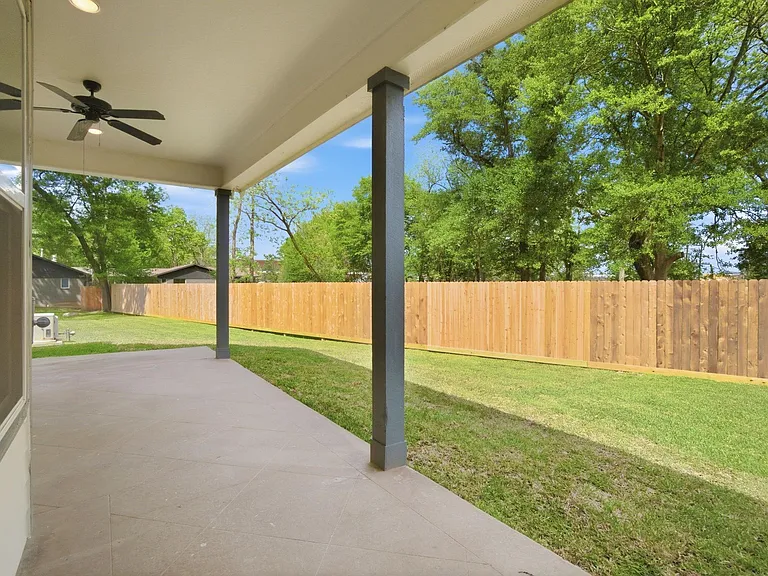 502 Louisa St — Photo 44