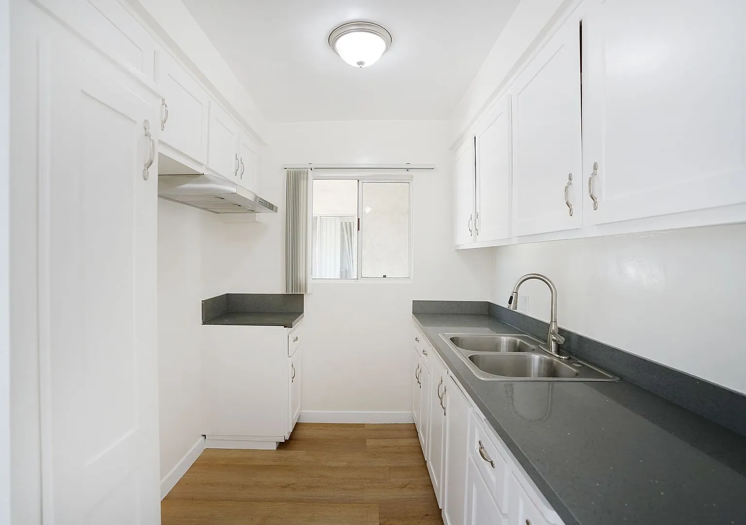 Acacia Ave 11941 (Concordia Apts) — Photo 3