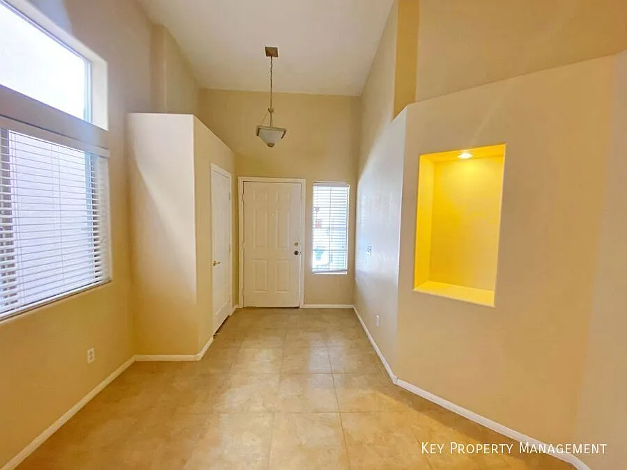 Inviting 2 BD Townhome: Vaulted Ceilings, Gated Community & Resort Amenities — Photo 3