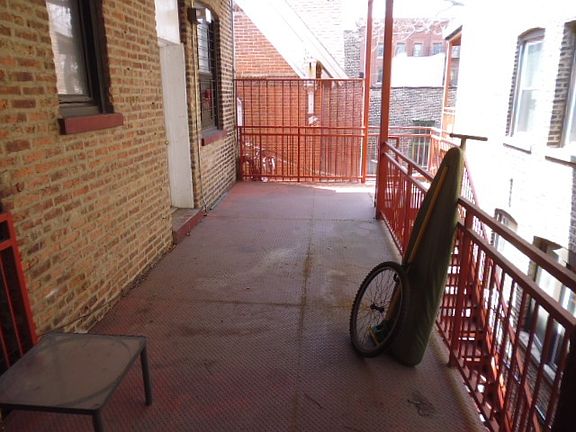 4th image of 802 W Belmont Ave APT 3E