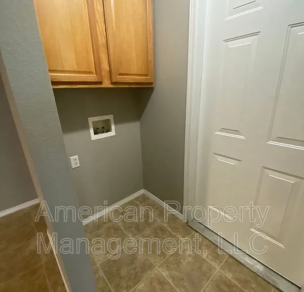 4716 NE Wisconsin St — Photo 17