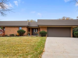 1140 Arrowhead Dr, Dubuque, IA 52003