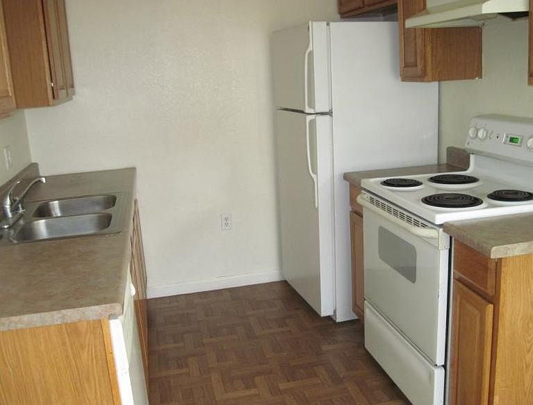 2nd image of 4547 Flint Ave