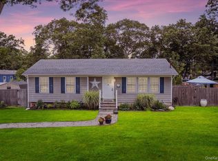 73 Montauk Trl, Ridge, NY 11961