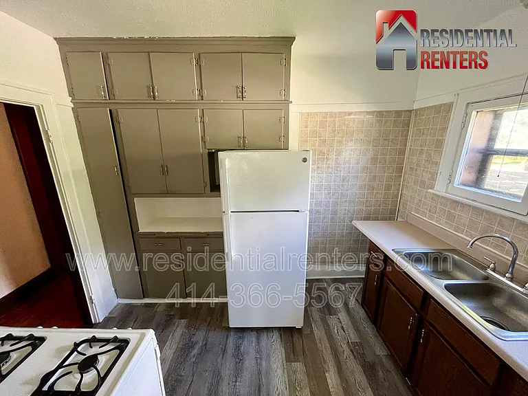 3047 S Howell Ave #2 — Photo 8