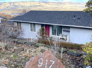 917 E Scenic Dr, The Dalles, OR 97058