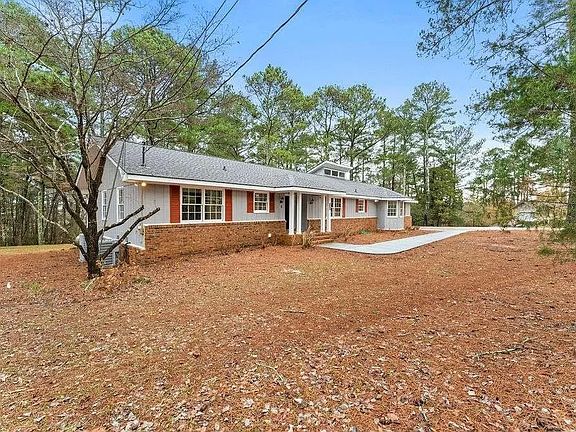 2nd image of 2865 White Ct NE