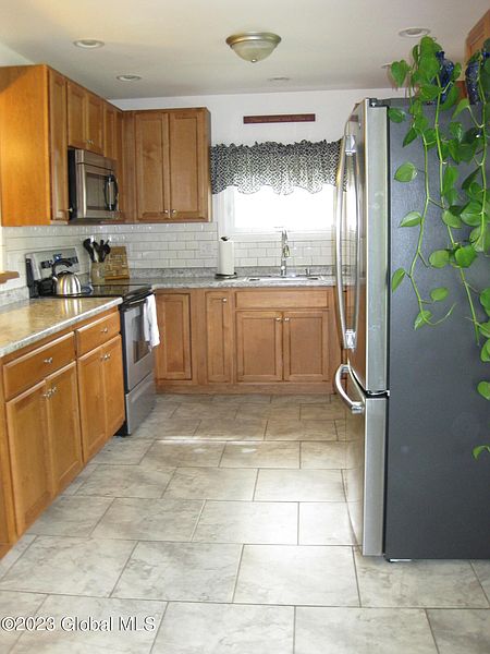 4th image of 33 Parkview Court