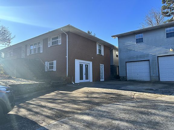 2nd image of 817 Hillcrest Dr