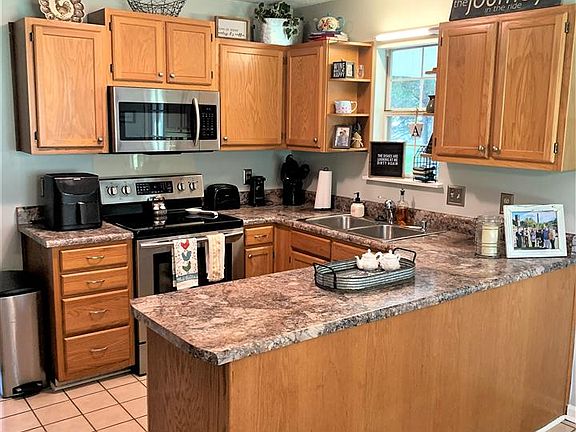 5th image of 143 Stoneledge Dr