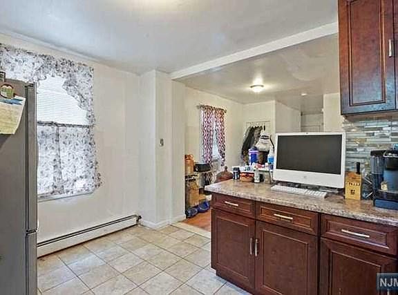 3rd image of 418 William St