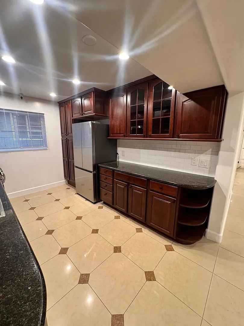3 bed, 1443 sqft, $4,353 — Photo 4