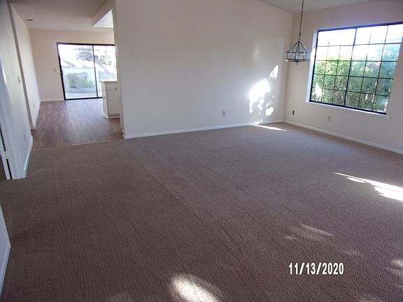 livingroom into kitchen