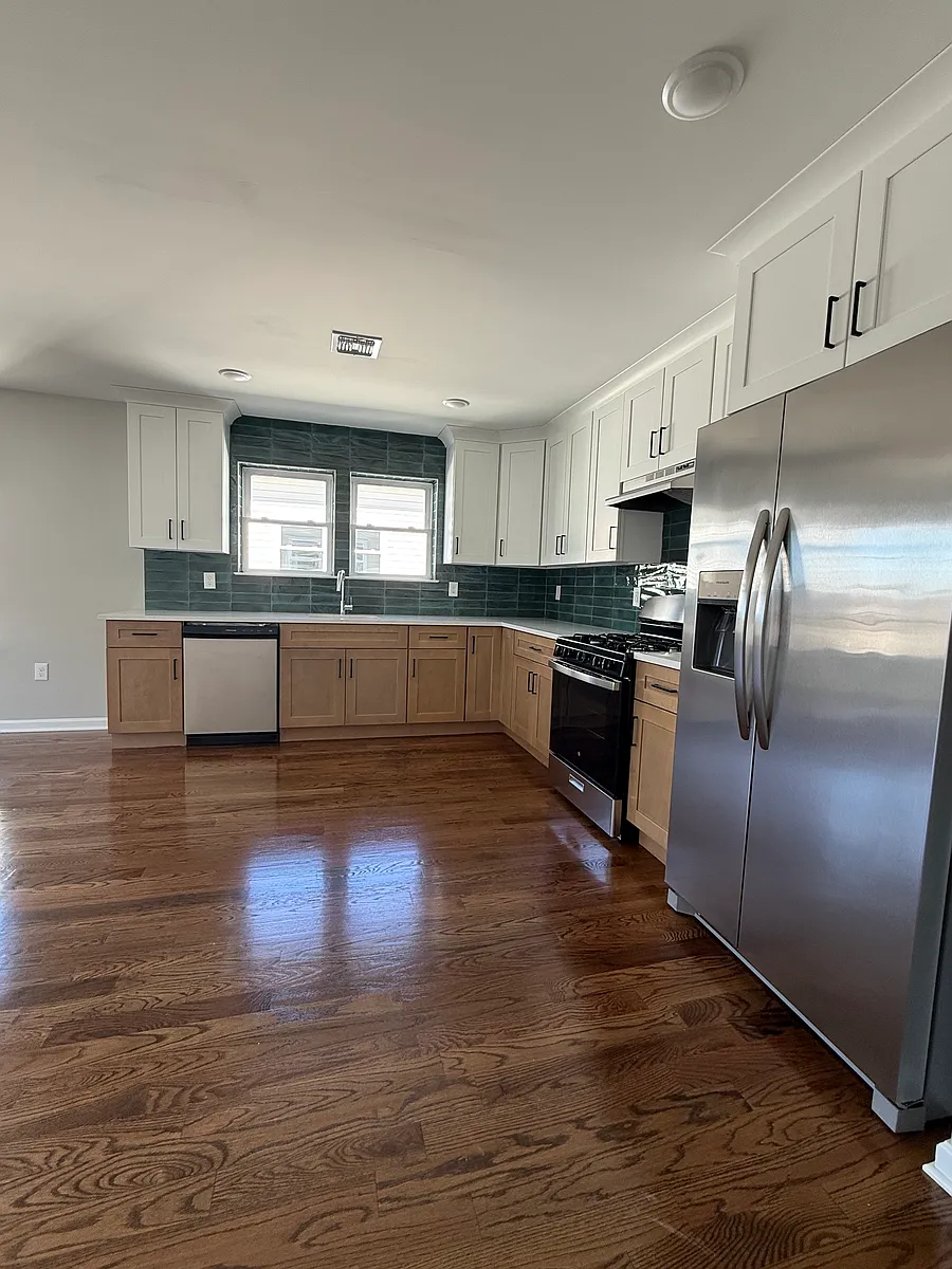 Building Photo - 142 Littleton Ave #1