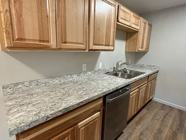 1404 Toole Ave — Photo 12