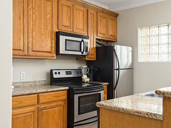 4th image of 110 Harbor St #8