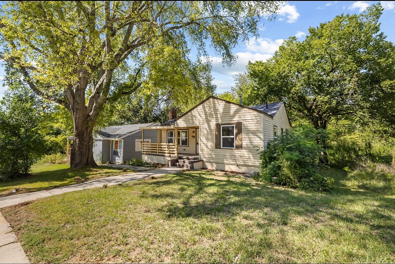 3 bed, 1345 sqft, $1,300 — Photo 2
