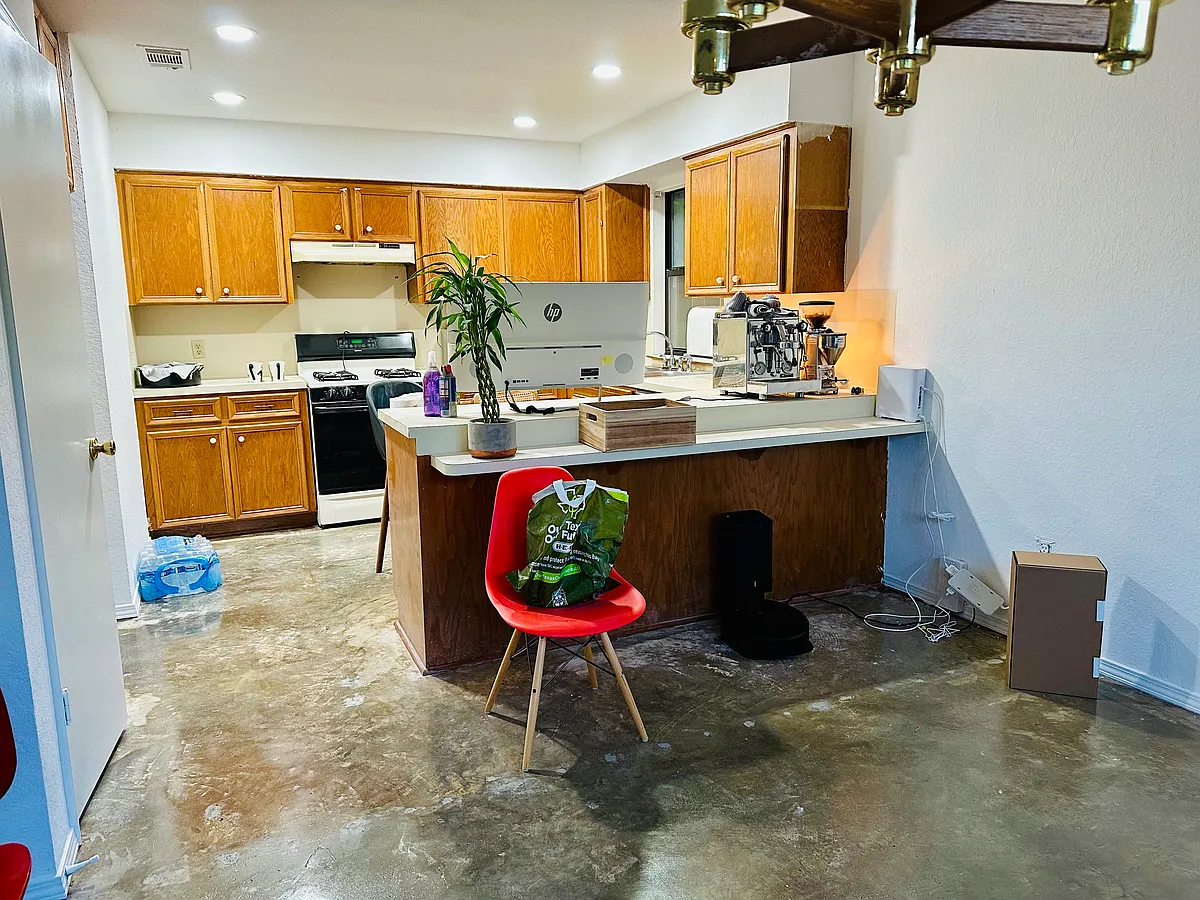 Building Photo - 11400 Oak View Dr