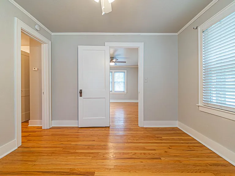 628 W Comanche St — Photo 27