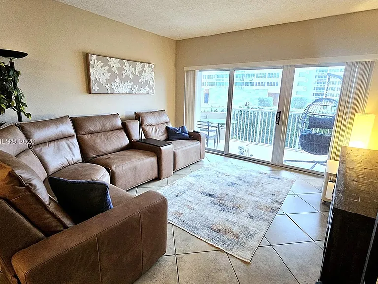 1980 S Ocean Dr #4L — Photo 8