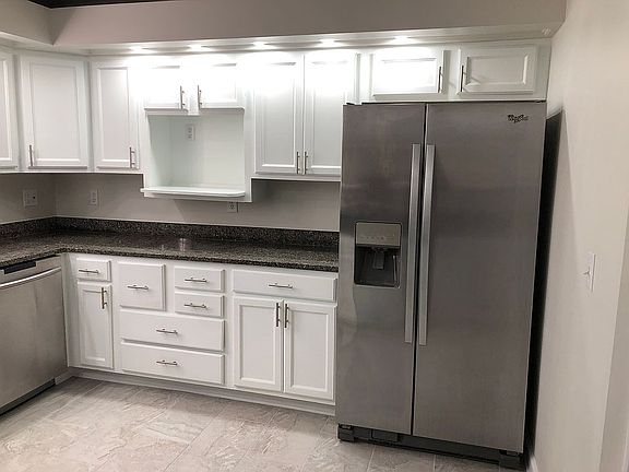 Kitchen with 2 pantrys