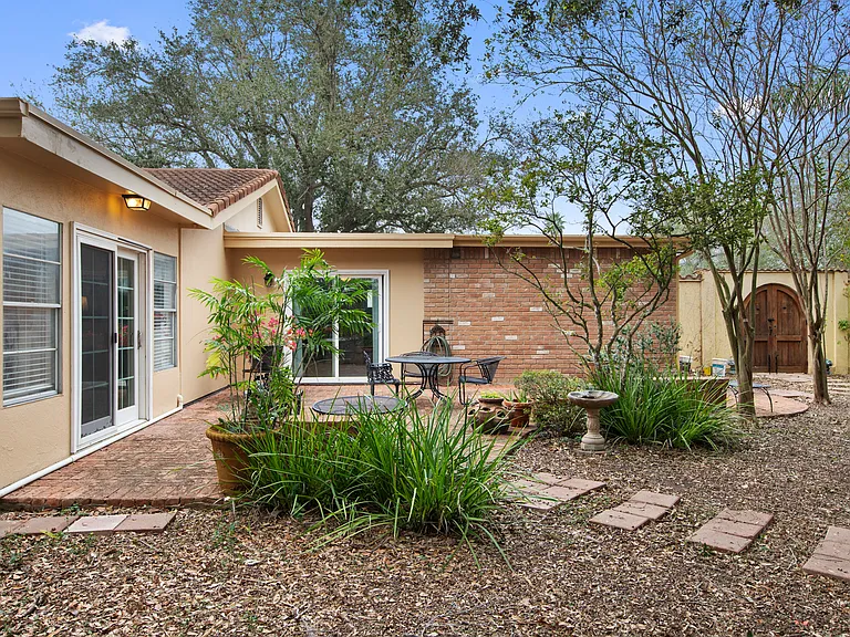 801 Zapata Ave — Photo 14