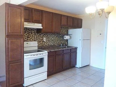 270 N One Street Ave — Photo 2
