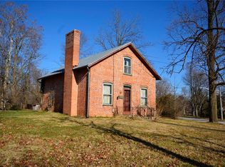 210 E Silver St, Wapakoneta, OH 45895