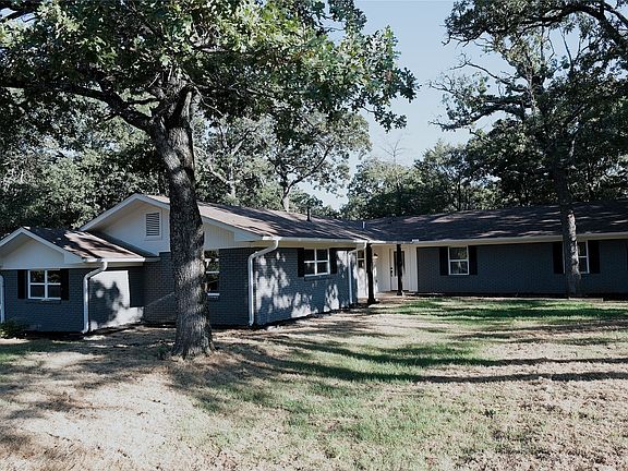 3rd image of 17 Circle Dr
