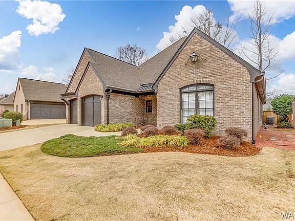 4th image of 752 Cambridge Ln