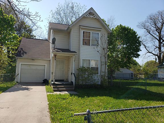 2nd image of 700 E 99th St