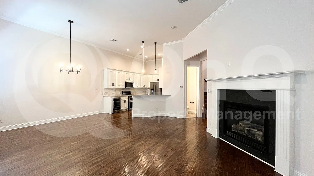 3 bed, 3.0 bath, 1913 sqft, $3,300 — Photo 4