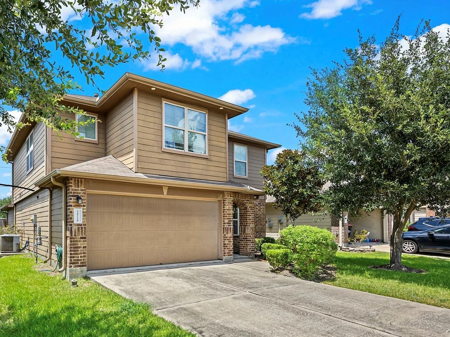 4 bed, 2.5 bath, 2437 sqft, $2,300 — Photo 1