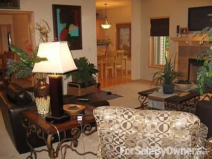 5th image of 555 Strathmoor Dr