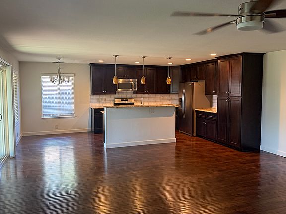 3rd image of 446 Crestview Dr