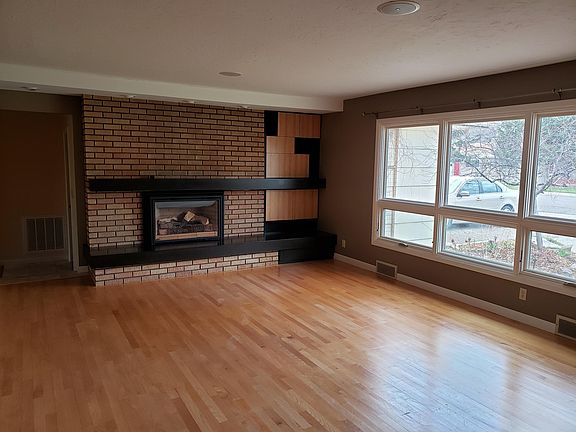 3rd image of 1032 Delphinium Dr