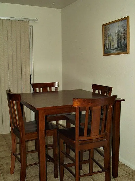 3 bed, 1200 sqft, $1,700 — Photo 4